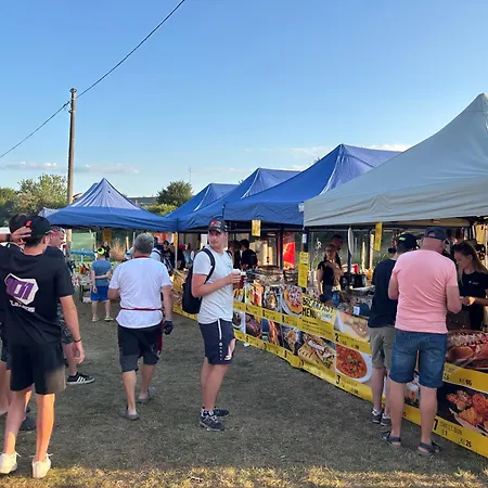 Woodcamp Moto Gp Campingplads Ostrovačice
